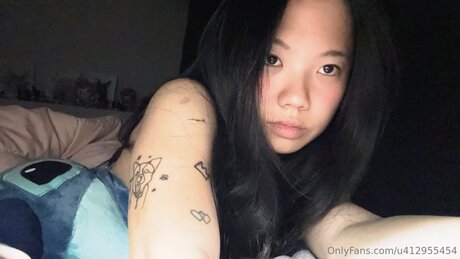 U412955454 model pretty photos