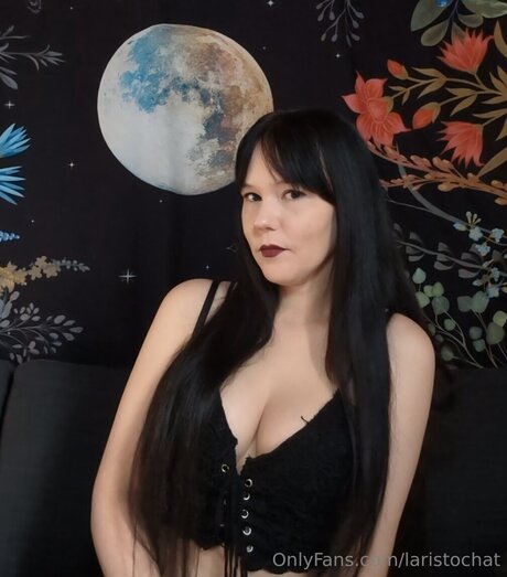 Laristochat naked pornstar images
