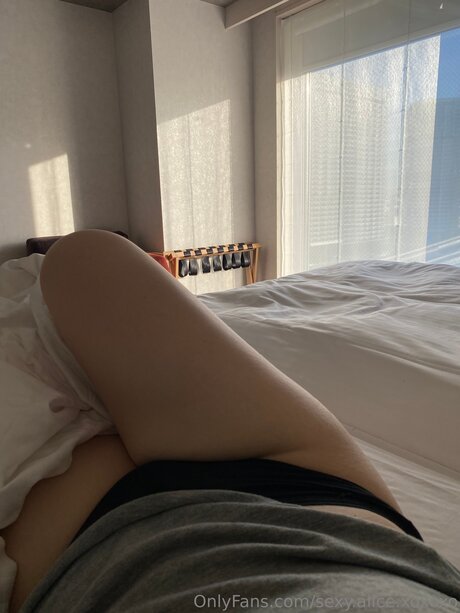 Sexy Alice Xoxoxo pretty model image