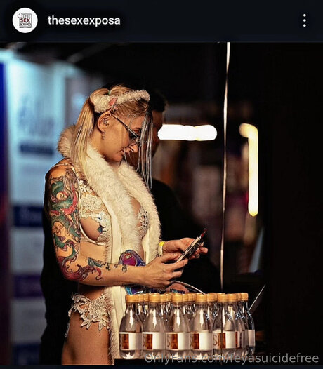 Feyasuicidefree hot actress image