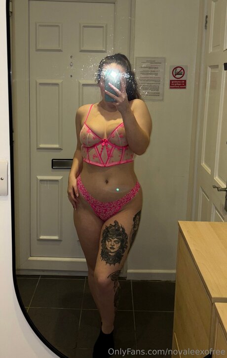 Novaleexofree pornstar nice pic