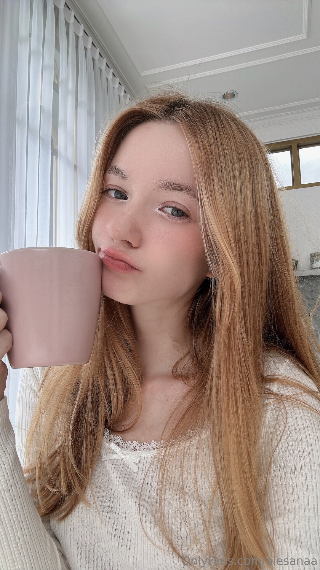 Alesanaa star pornographic pics