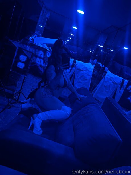 blonde cougar onlyfans art naked pic