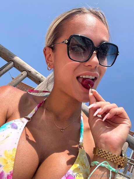 Diana Banana art model images