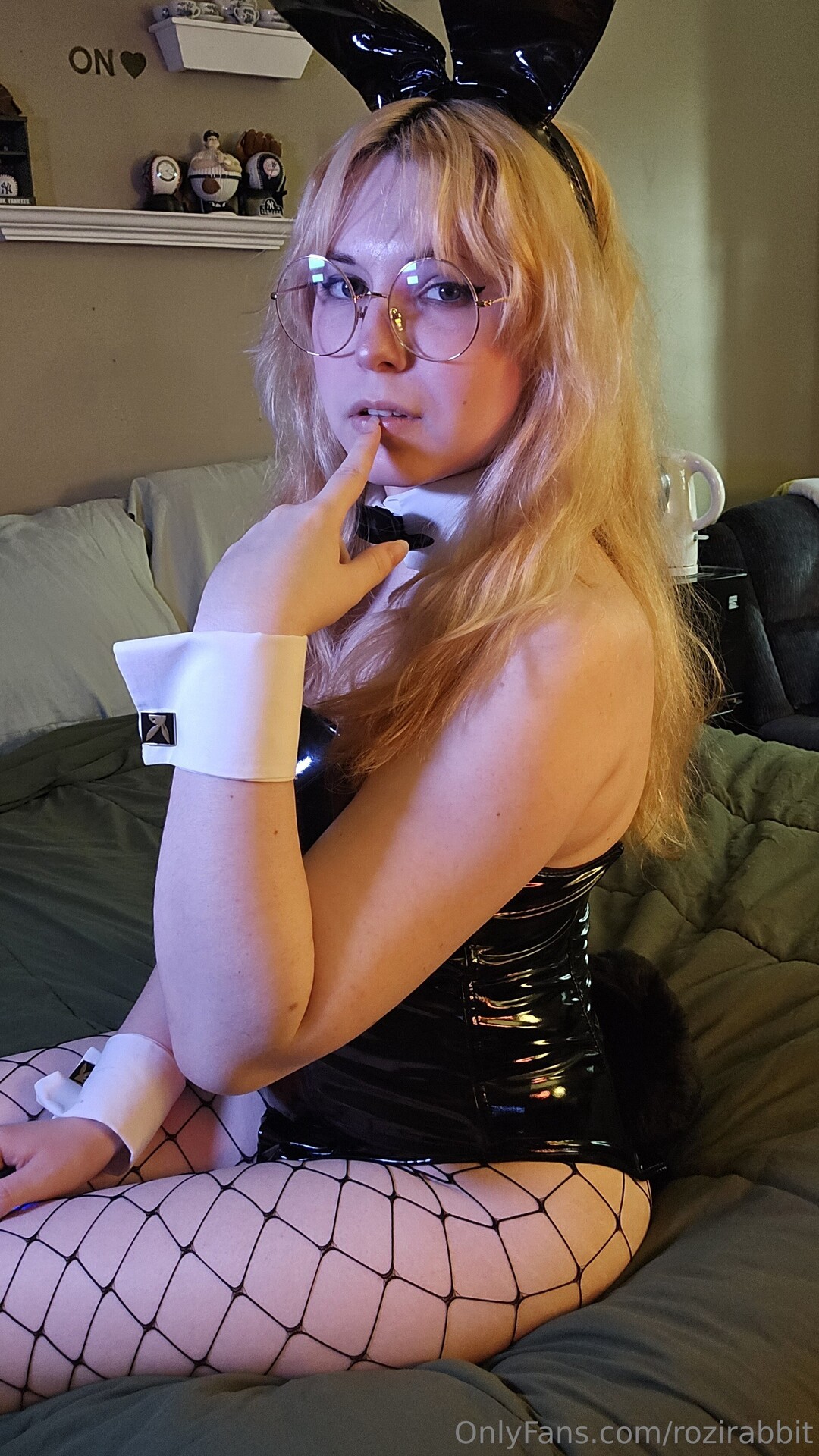 Rozirabbit naked model gallery