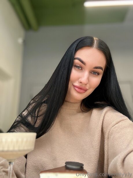 Emilyy Ly xxx actress gallery