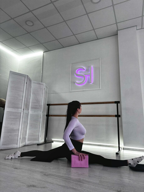 Emilyy Ly model nudes photos