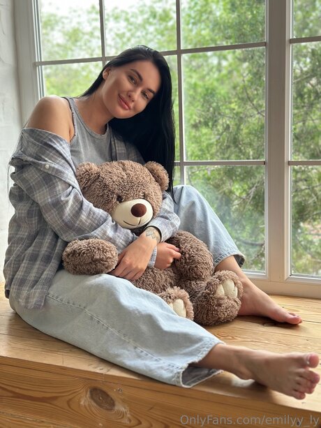 Emilyy Ly naked actress img