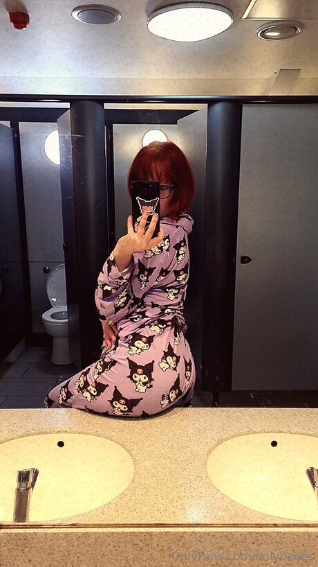 Onlybeees model exclusive images