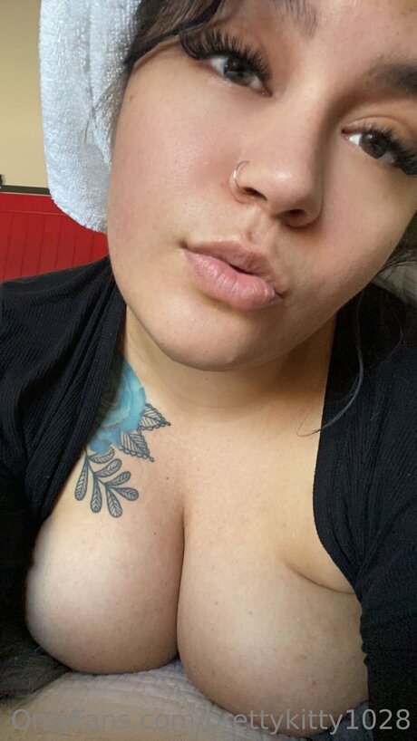 Prettykitty1028 hot pornstar picture