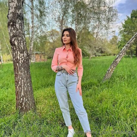 L Darkside model pretty images