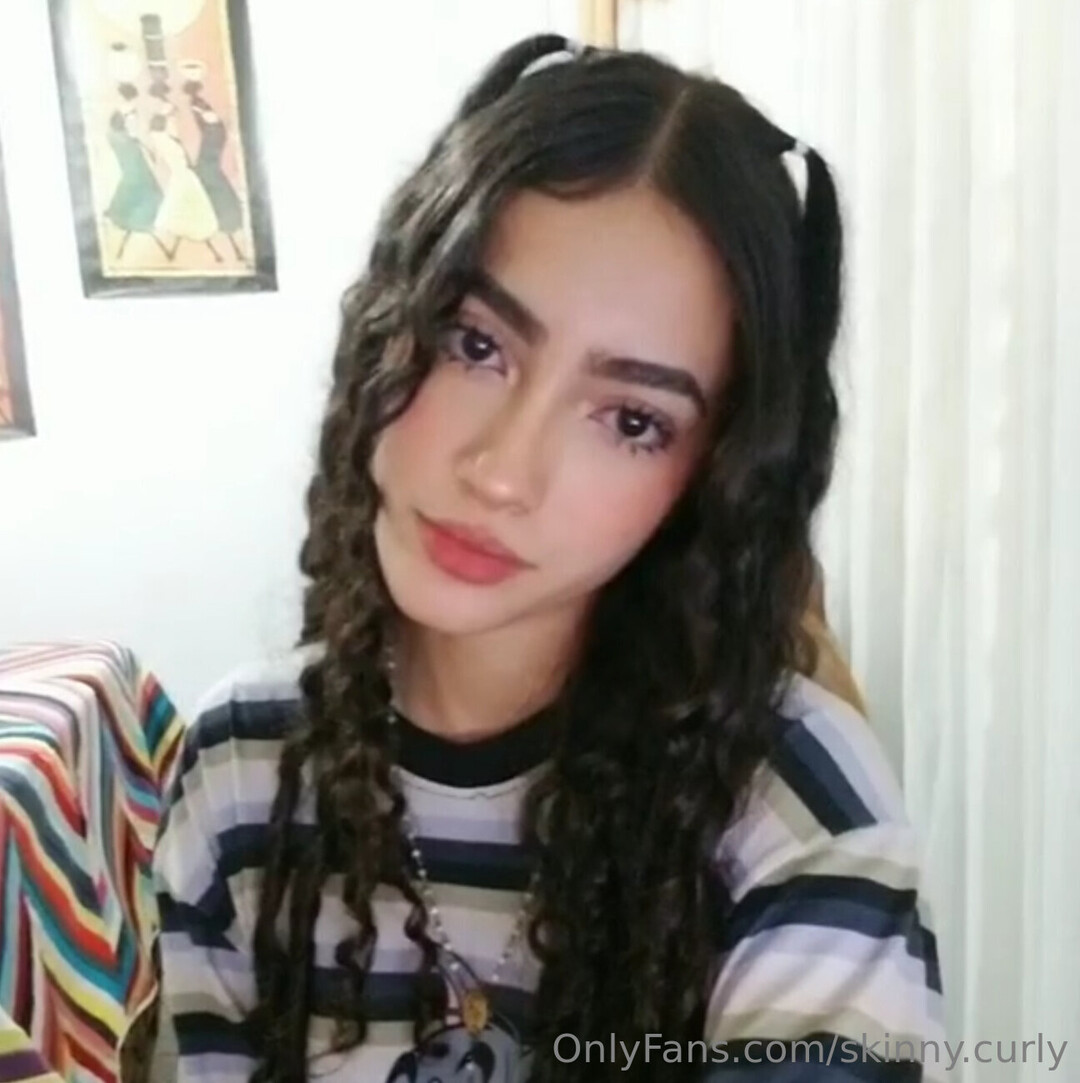 Skinny Curly top star image