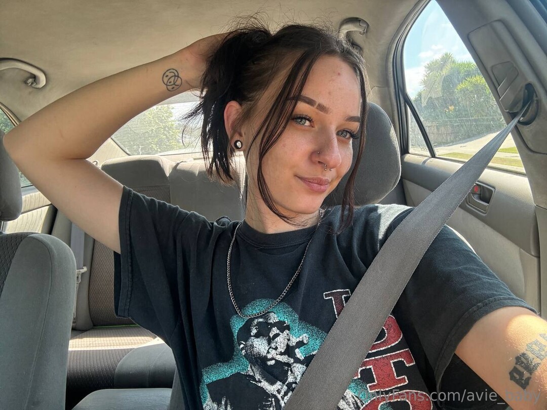 Avie Baby pornstar top img