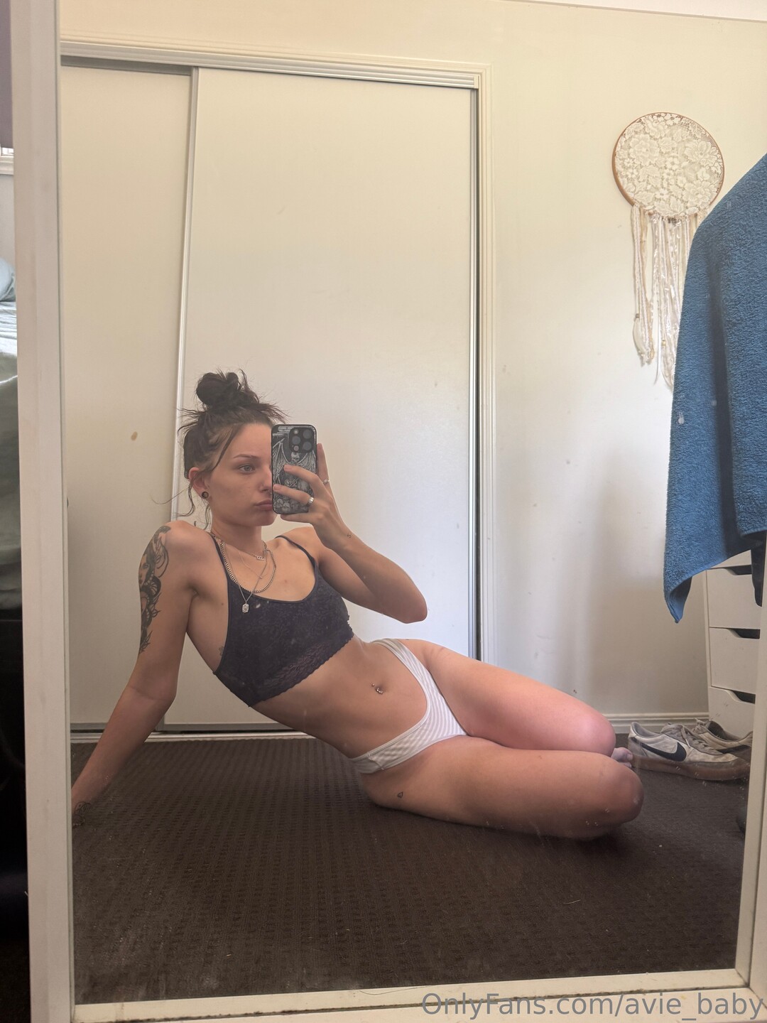 Avie Baby nude star photos