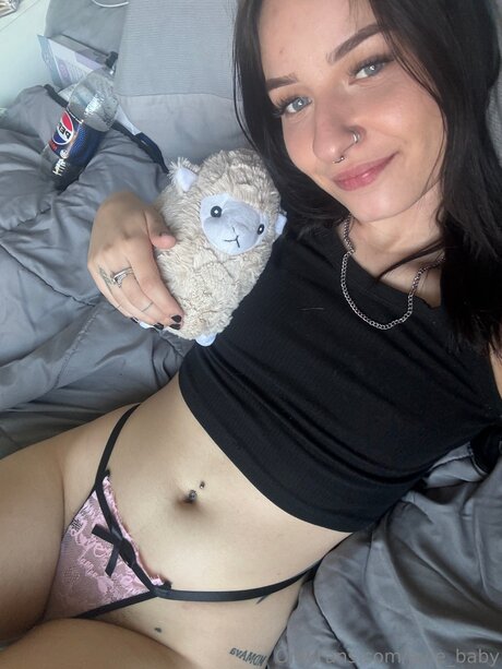 Avie Baby model erotic pictures