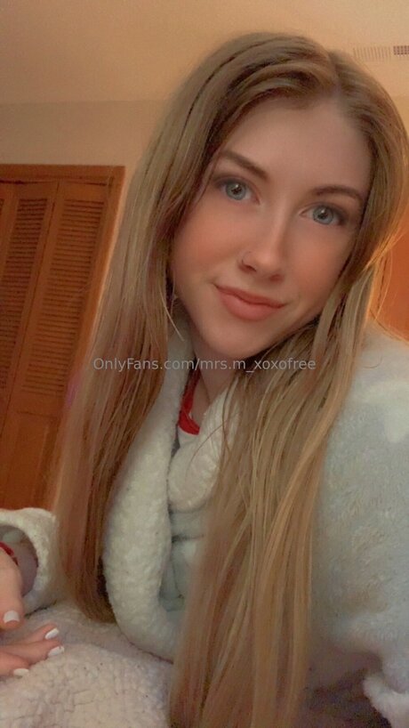 lesbian strapon onlyfans free gallery