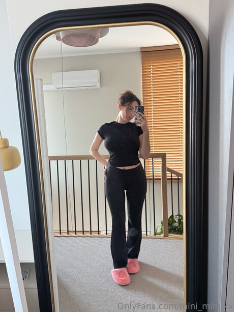 Mini Mimixx model porn photo