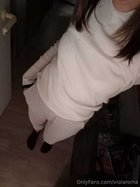 Violaroma model pretty photos