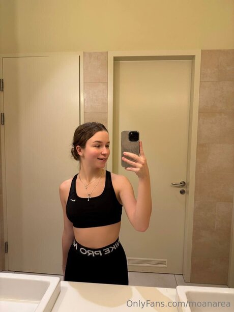 Moanarea nude actress photos