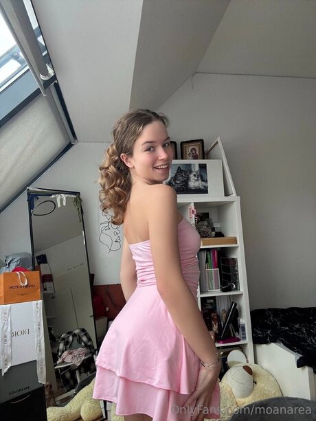 Moanarea xxx actress pics