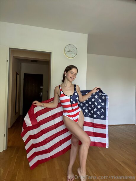 Moanarea exclusive model pic