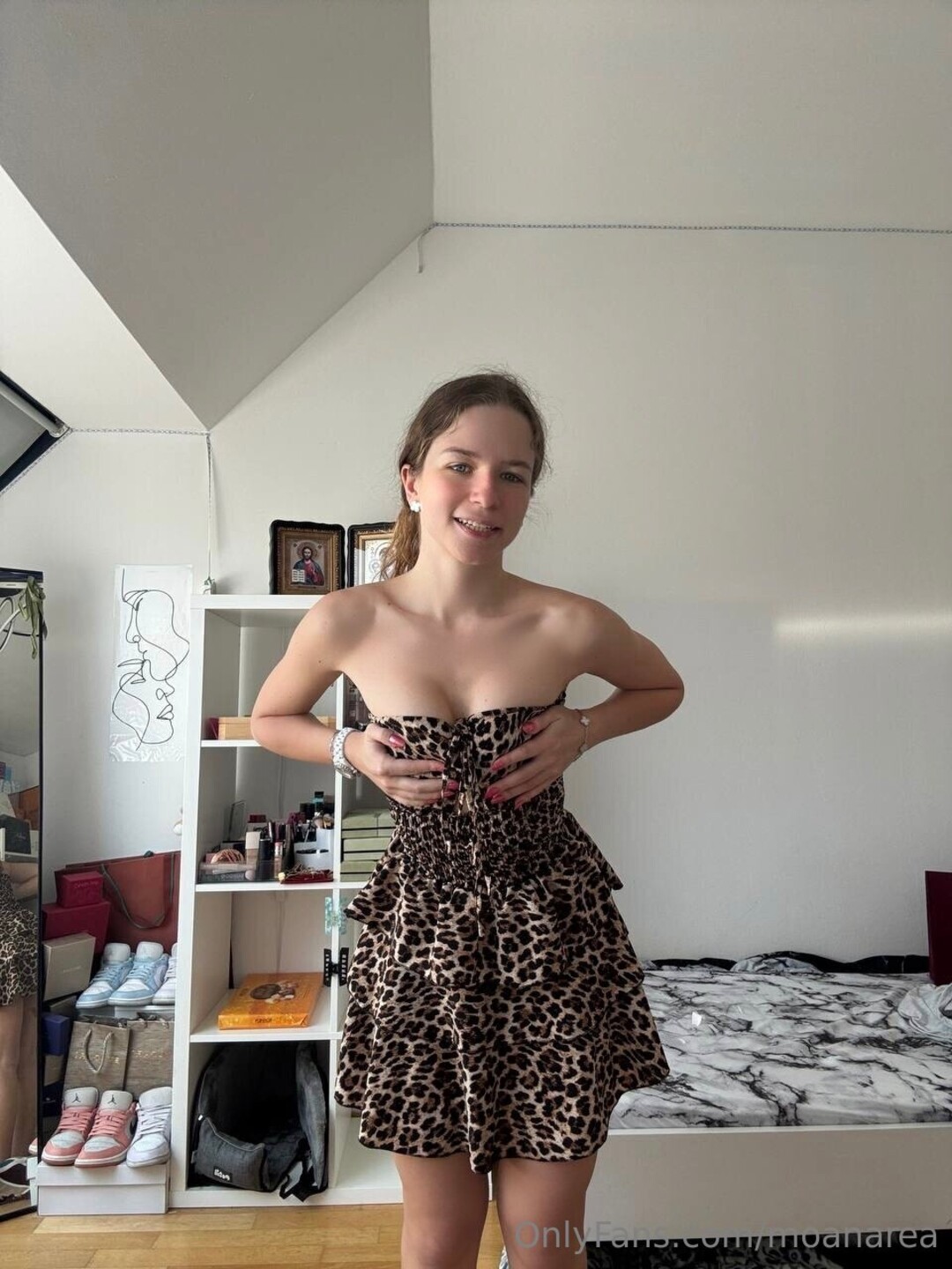 Moanarea model xxx img
