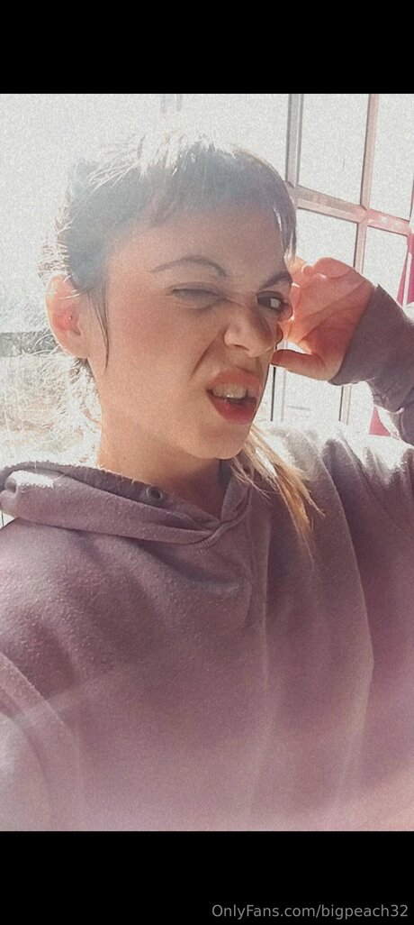 Bigpeach32 pornstar exclusive pictures