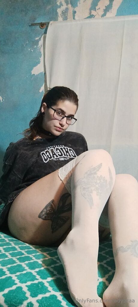 Ladyaraa nude model picture