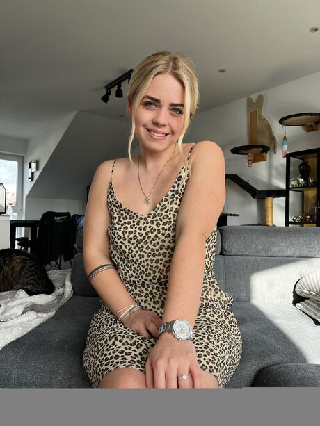 Bellablondofficial high quality star photo