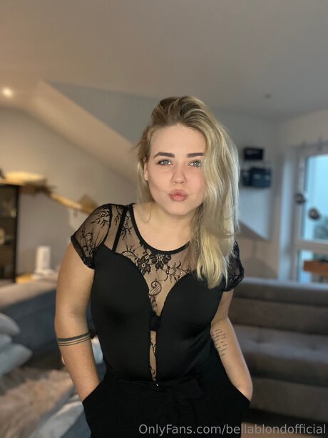 Bellablondofficial model hot photos