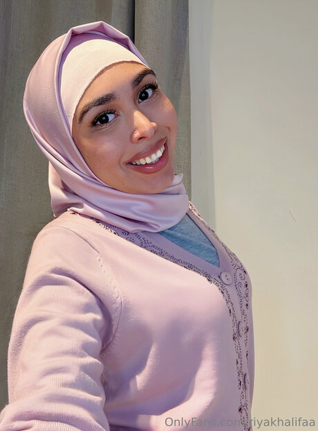 Riyakhalifaa xxx model gallery