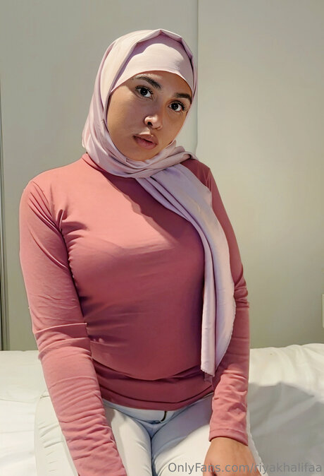 Riyakhalifaa star nudes image
