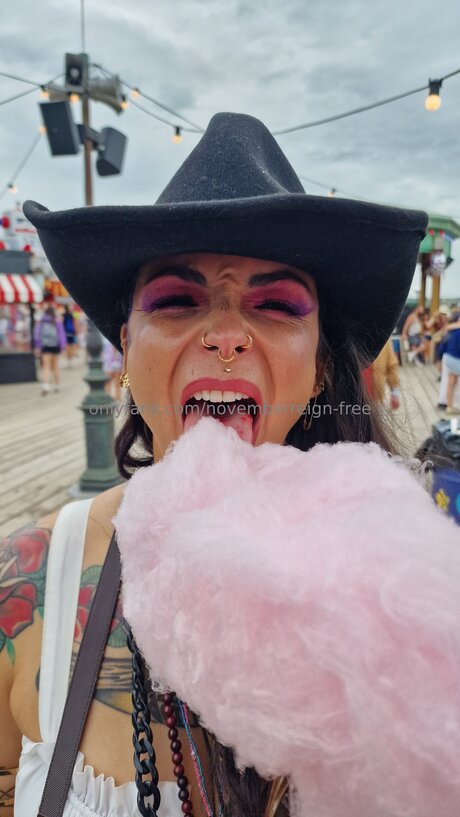 Novemberreign Free model sex pic