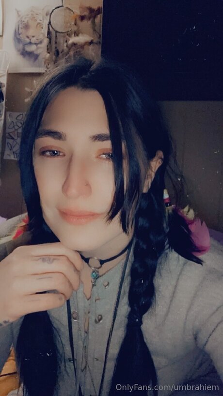 Umbrahiem sexy model gallery