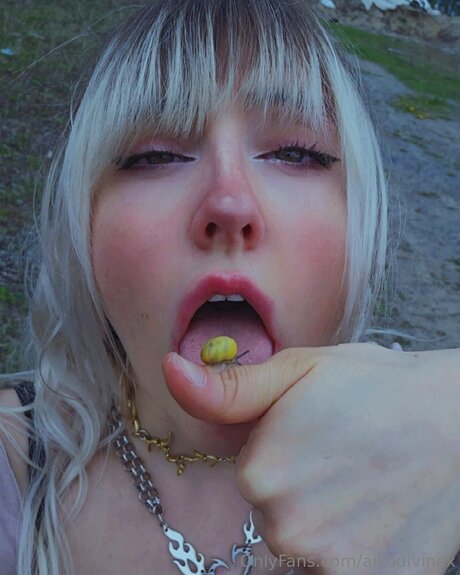 Aikodivinex model sexy pics