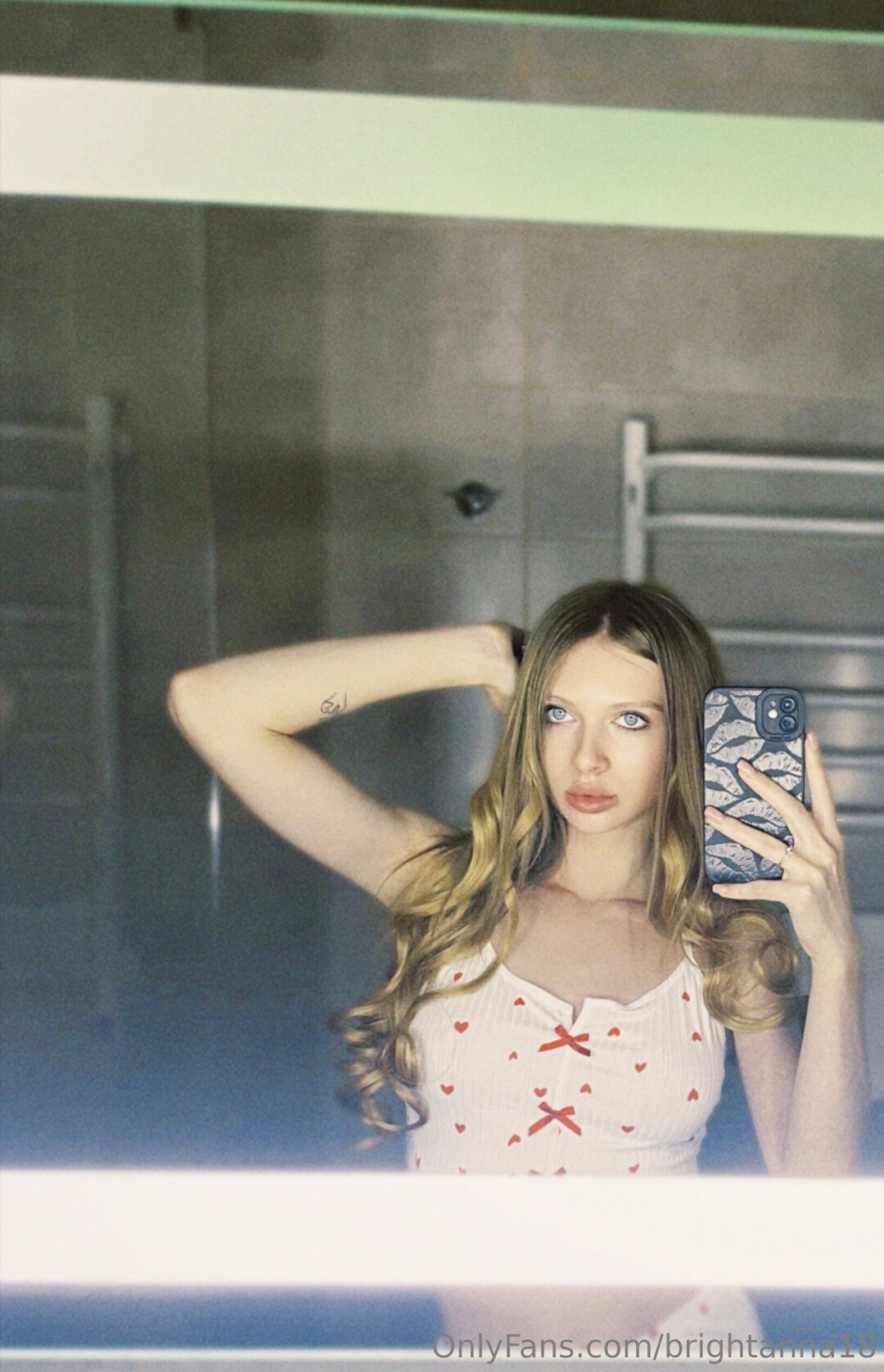 Brightanna18 naked model gallery