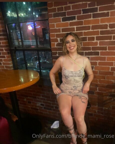 Blonde Mami Rose best star photos