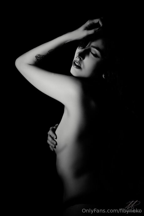 Fibyneko pornographic model image