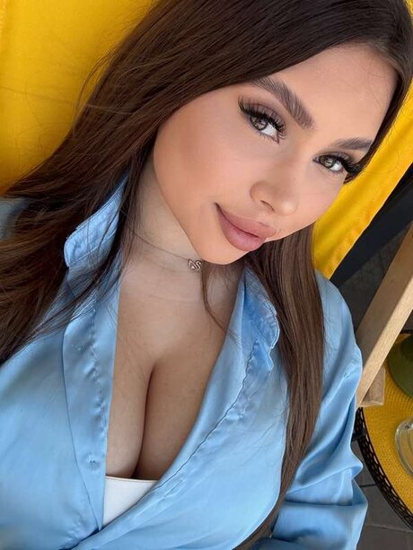 Ariannanoir top profile image