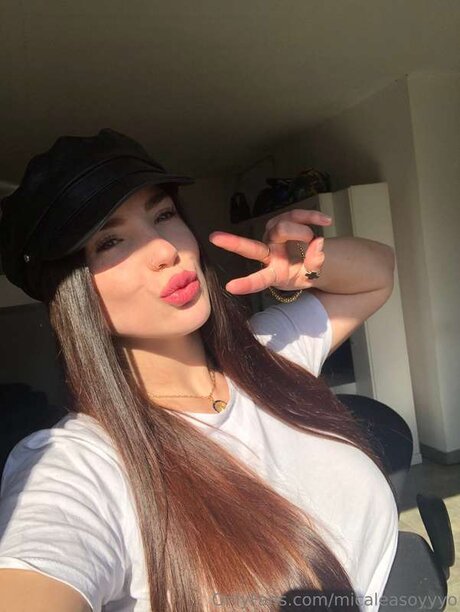 Micaleasoyyyo pornstar naked pic