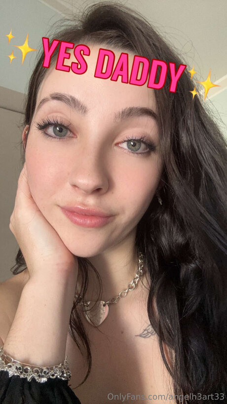 Angelh3art33 model image