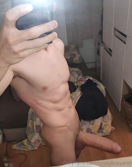 Scotybrayanx nice model pic