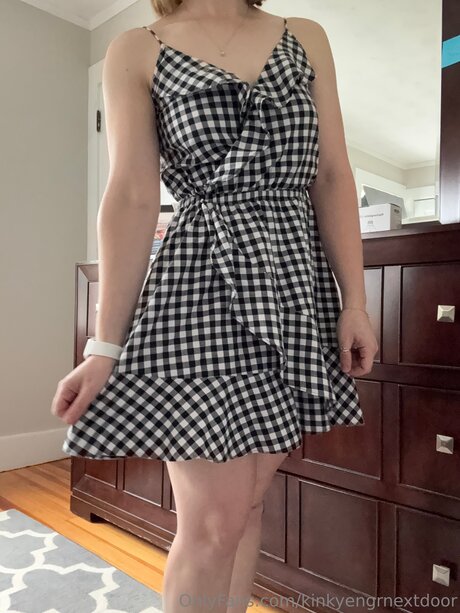 Kinkyengrnextdoor model art galleries