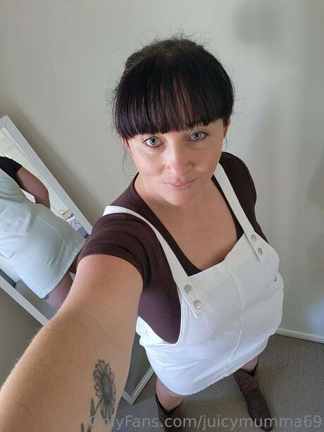 Juicymumma69 perfect model picture