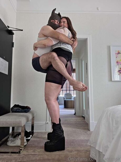 Giantessa star top pictures