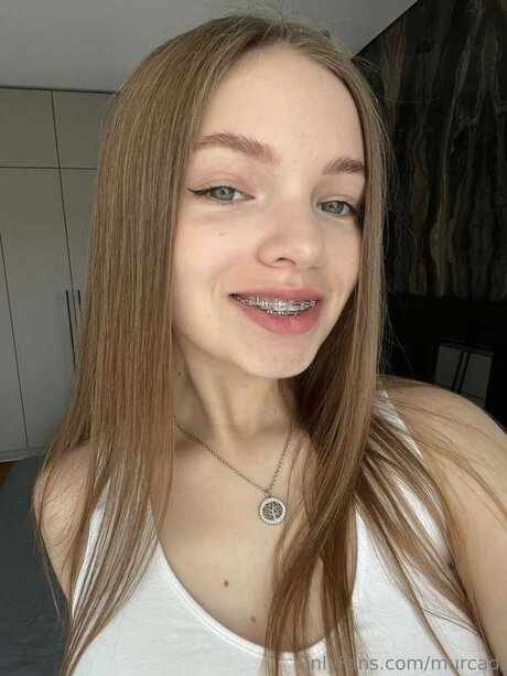 Murcadi model sexy pic