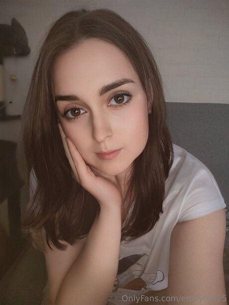 Emilytoh25 perfect actress photo