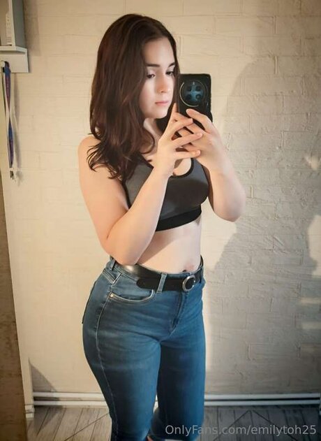 Emilytoh25 pornographic actress pics