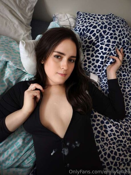 Emilytoh25 pornographic star pics