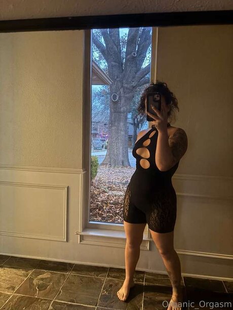 Organic Orgasm erotic model gallery